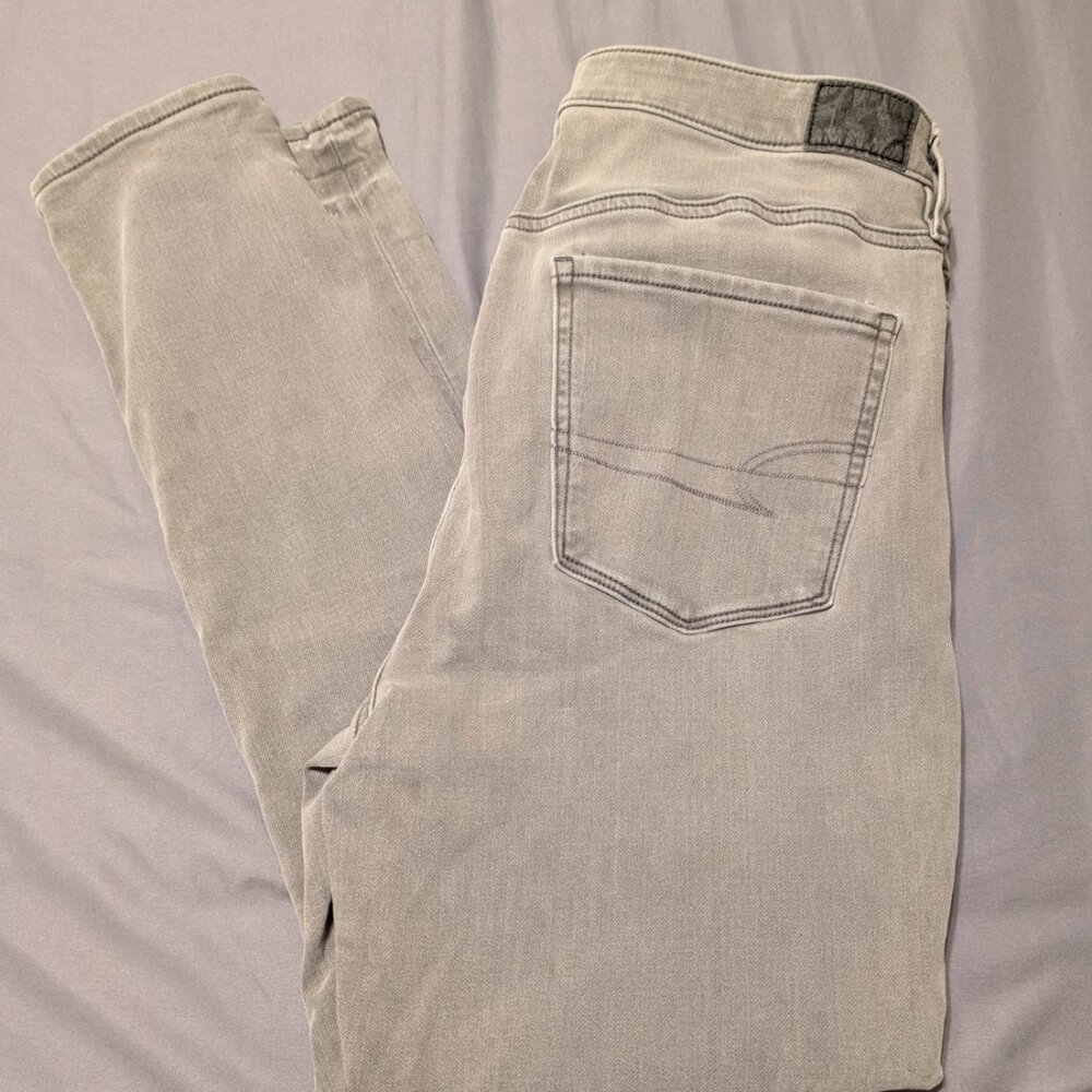 Size 14 - Regular - American Eagle - Super Hi-Rise Jegging